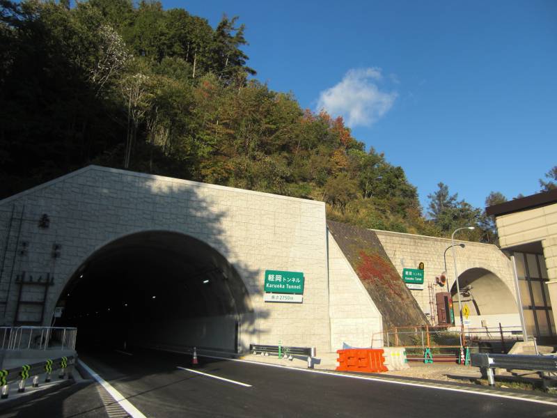 薄型水路・トンネルウォール/東海北陸自動車道