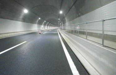 薄型水路・トンネルウォール/東海北陸自動車道