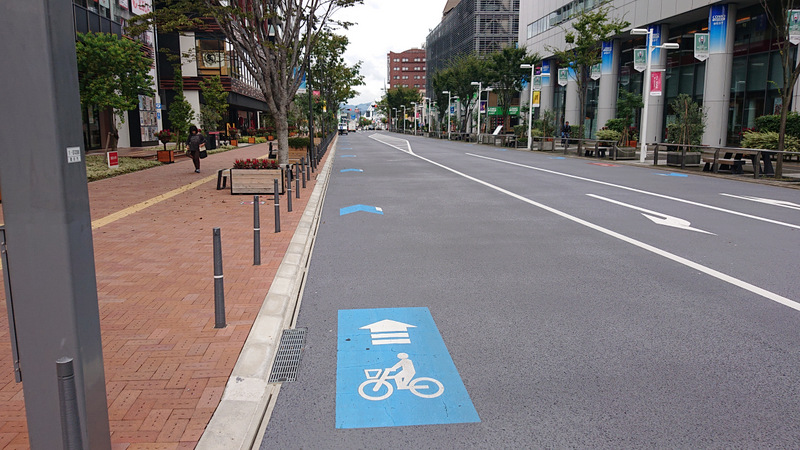 自転車に優しい側溝／豊田市停車場線(愛知県豊田市)