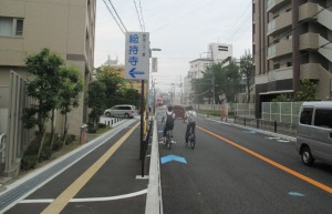 自転車に優しい側溝／総持寺駅前整備工事